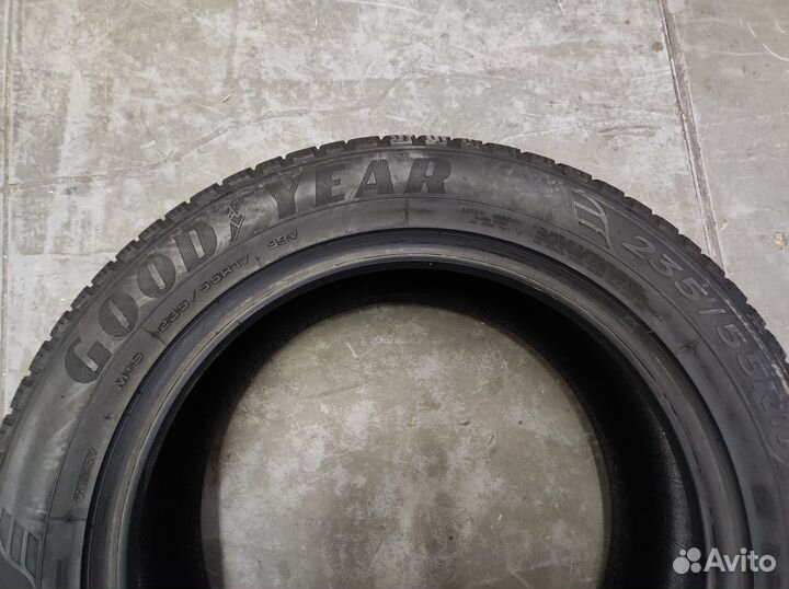 Goodyear EfficientGrip SUV 4x4 235/55 R17 99V