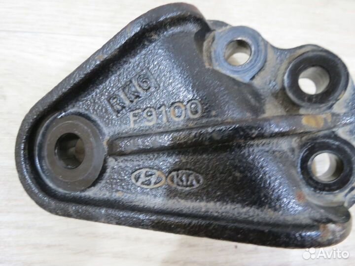 Кронштейн опоры двигателя Hyundai Solaris 2