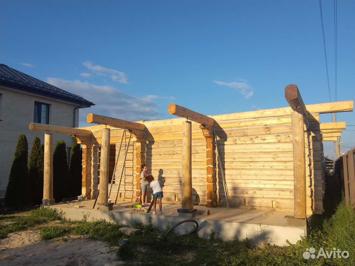 Сруб бани дома из норвежского лафета