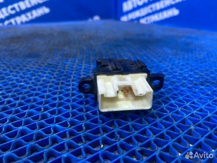 Кнопка стеклоподъемника Mazda 6 Gg лифтбэк 2005