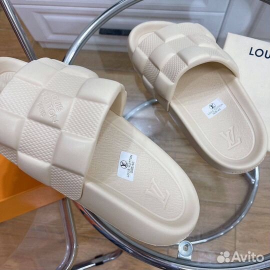 Шлепанцы Louis Vuitton
