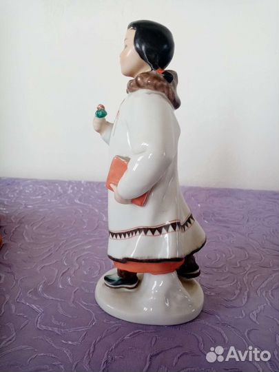 Фарфоровая статуэтка 