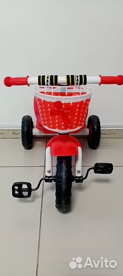Трехколесный велосипед для малышей