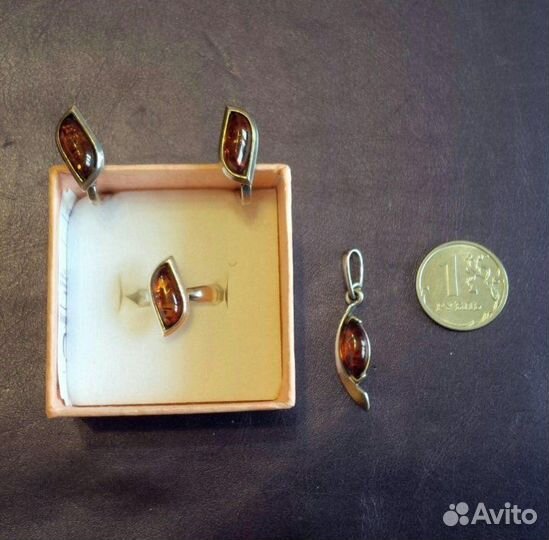 Разные серебряные украшения