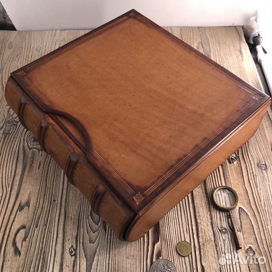 Альбом кожаный для коллекции монет