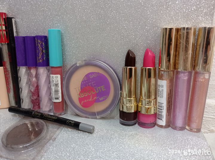 Набор косметики Vivienne Sabo, 19 позиций