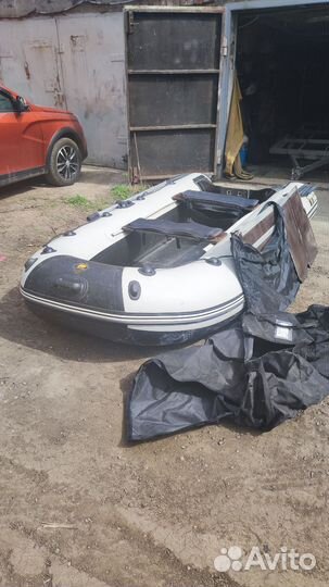 Лодка Ривьера 3200