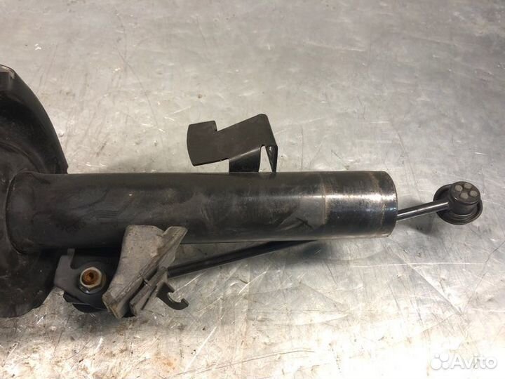 Амортизатор передний левый правый Mazda 3 BK BL