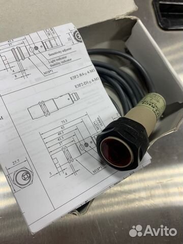 Оптический датчик E3F2-R4C4-E Omron