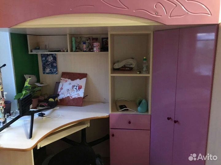 Детская кровать чердак со столом и шкафом