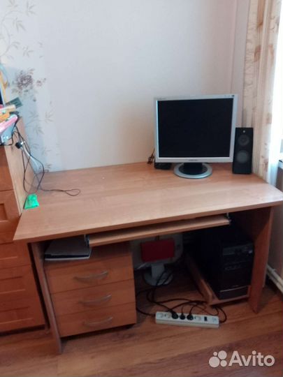 Стол компьютерный
