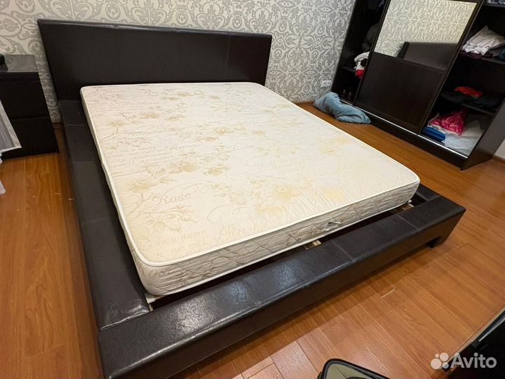 Кровать с матрасом 160 на 200 бу
