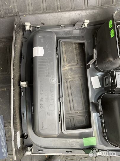 Рамка для магнитолы renault logan 2