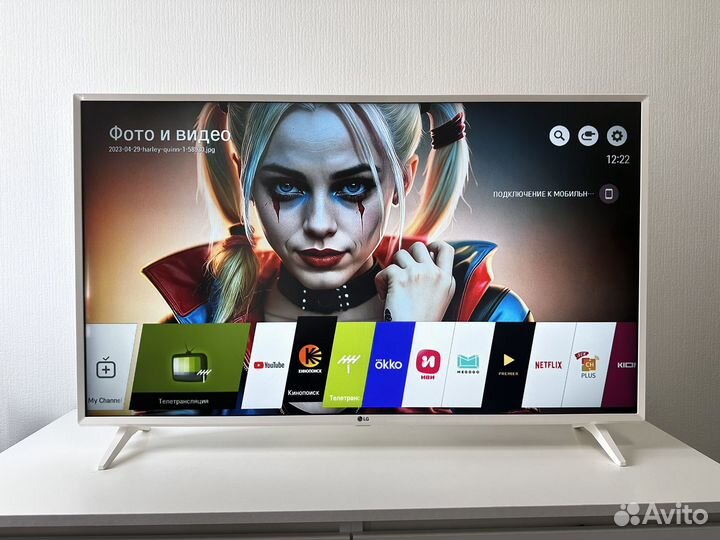 Белоснежный телевизор LG 43