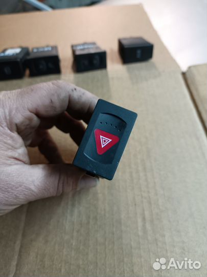 Кнопка аварийной остановки Volkswagen Passat B5+