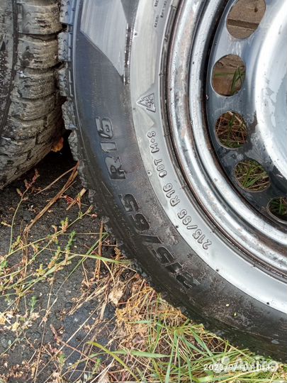 Pirelli Formula Ice 215/65 R16