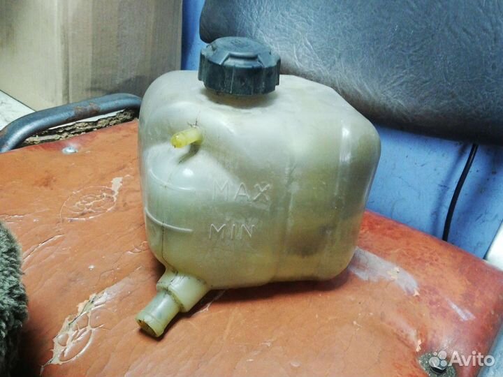 Бачок расширительный Нива Шевроле