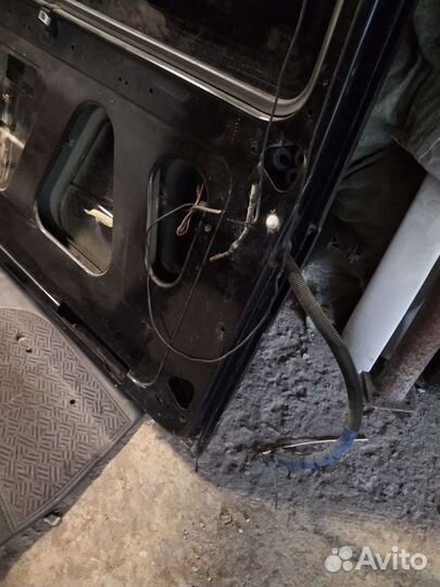 Дверь задня мерседес гленвагин