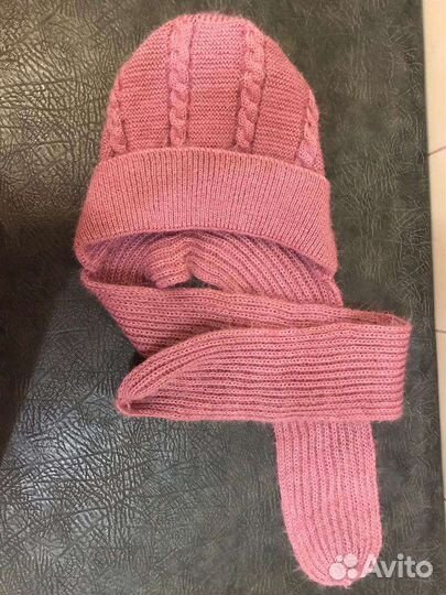 Женская шапка с ушками-шарфом