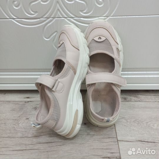 Спортивные туфли р. 35