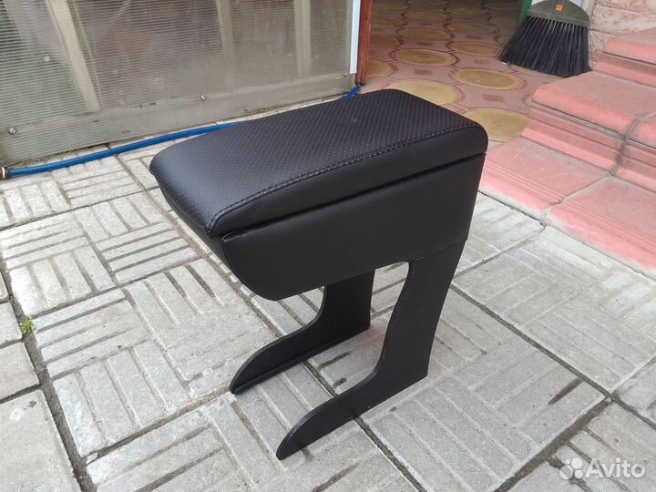 Подлокотник Ларгус Логан Ниссан альмера эксрей