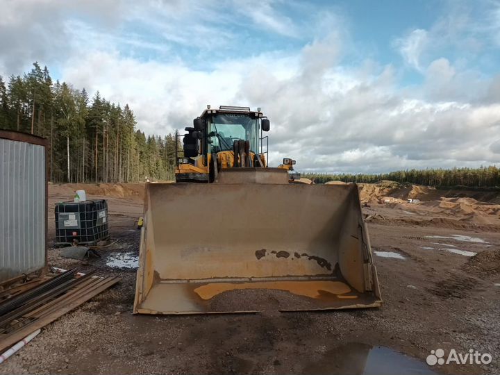 Фронтальный погрузчик Volvo L220G, 2012