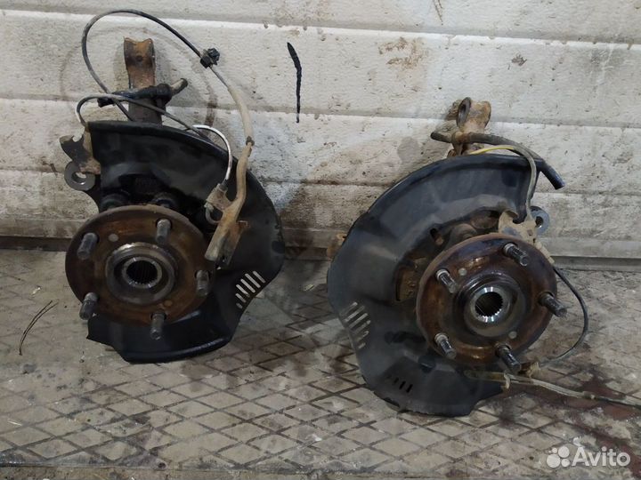 Кулак поворотный правый и левый Toyota Corolla 150