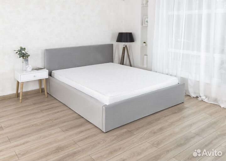 Кровать с матрасом