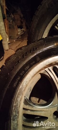 Pirelli Ice Zero 215/65 R16