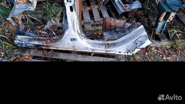 Порог левый со средней стойкой.Ford Ecosport.2014г