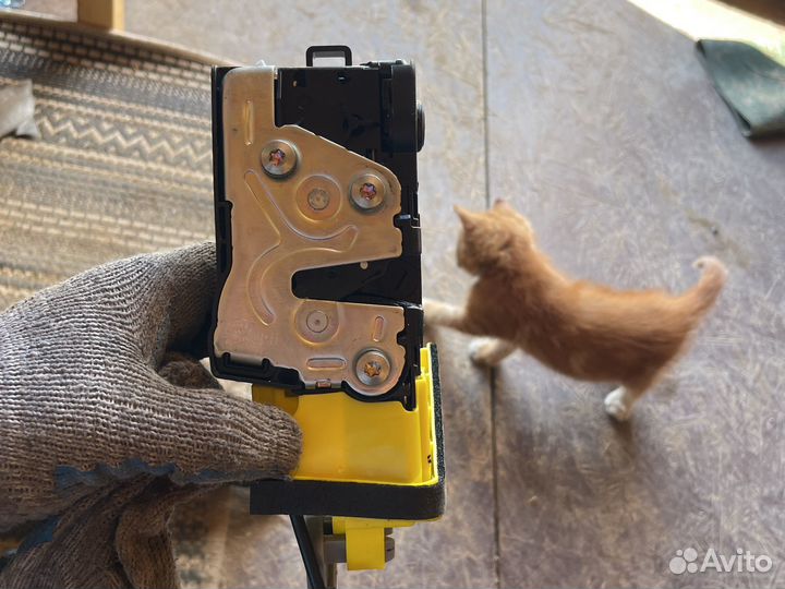 Замок двери задней правой kia sportage 4ql