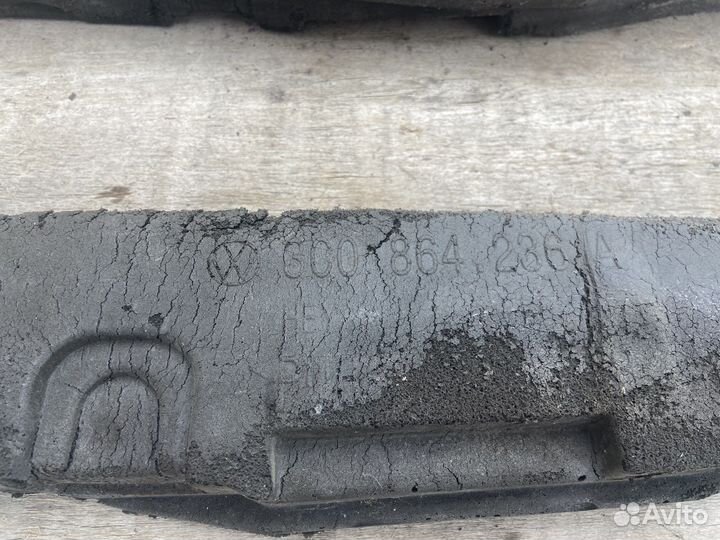 Уплотнитель переднего крыла VW Passat B6