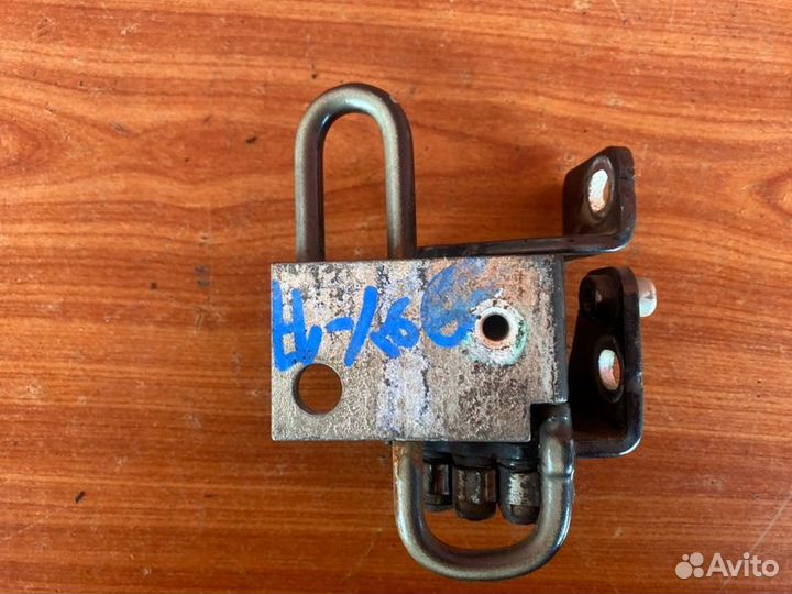 Петля двери передняя Vw Golf 5 BKC 2004