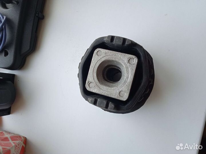 Сайлентблок задней балки Mercedes W211 2303510242