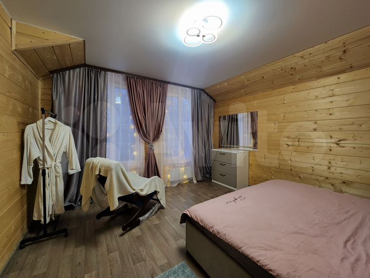 Коттедж 210 м² на участке 20 сот.