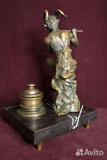 Статуэтка бронзовая 