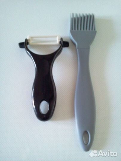 Набор Rondell.Кисть.Овощечистка.Лотки для яиц