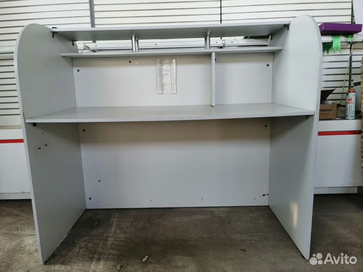 Витрины, столы, рецепшен