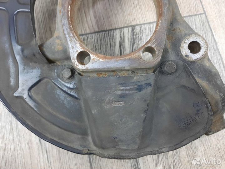 Кулак поворотный передний правый C70 С70 Ц70 C 70