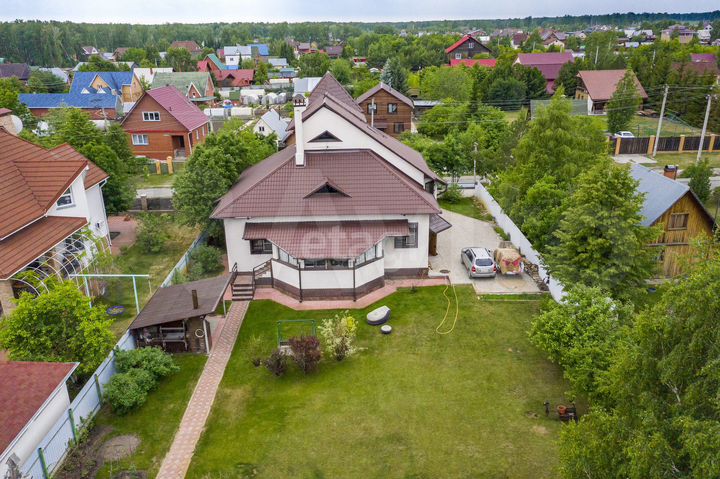 Коттедж 232,7 м² на участке 9,5 сот.