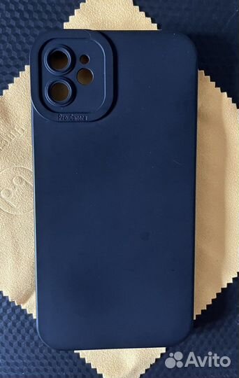 Чехлы на iPhone 11 и 13