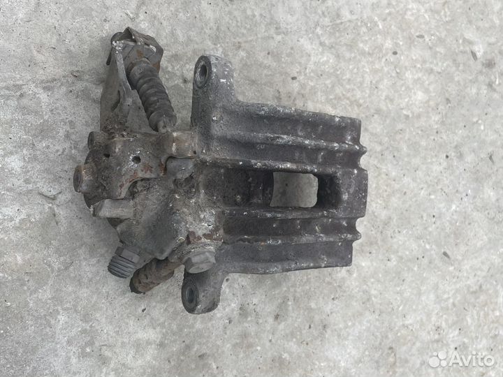 Суппорт задний гольф 4 а4 а3