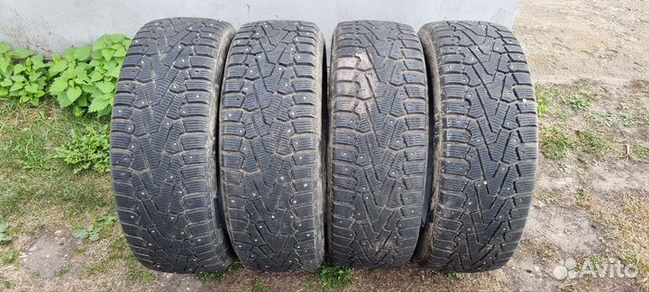 Pirelli Ice Zero 215/55 R17 98T