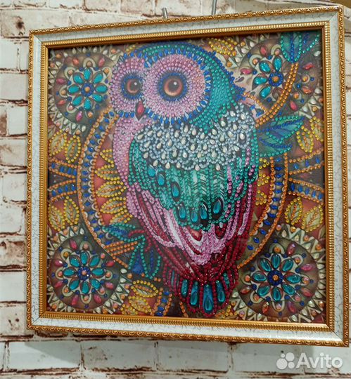 Картина выполнена кристаллами