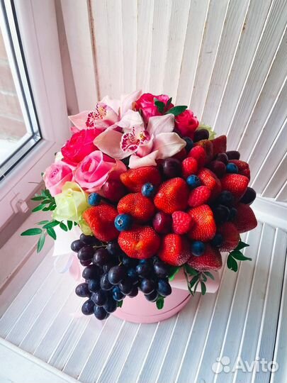 Съедобные букеты из клубники