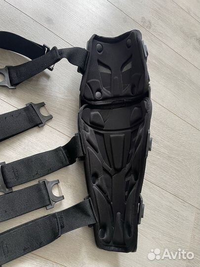 Мотонаколенники