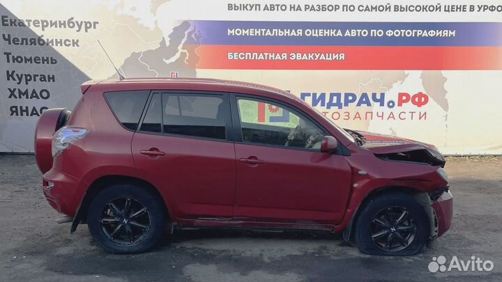 Стекло двери задней левой Toyota RAV4 (XA30) 68104-42120