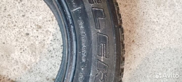 Bridgestone Dueler H/T D689 215/65 R16