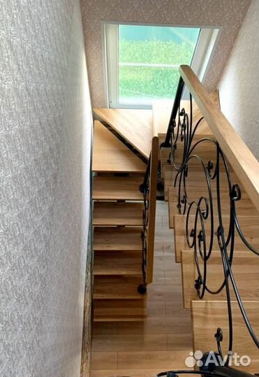 Лестница на металлокаркасе открытого типа