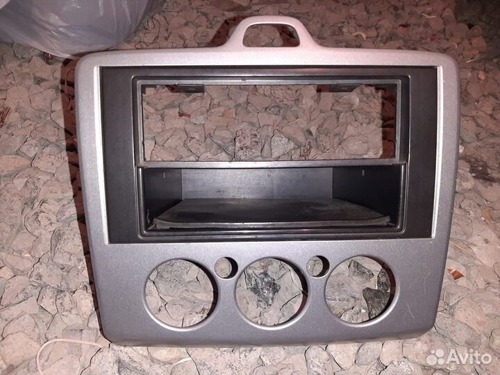 Рамка магнитолы с карманом Ford Focus 2